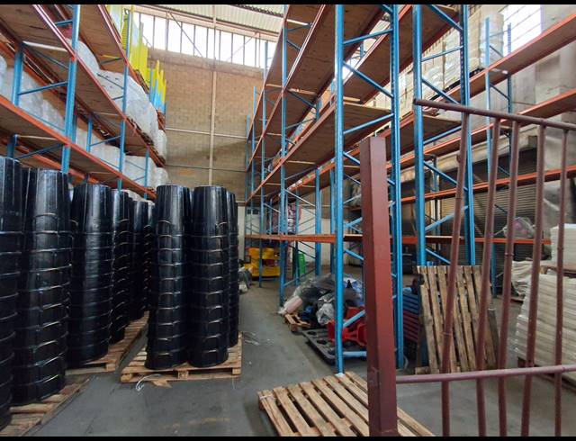 1,900M² WAREHOUSE TO LET IN HERIOTDALE